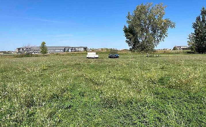 Pictures of Land property located at 917 26 1/2 Ave NW, Minot, ND 58703 for sales - image #1