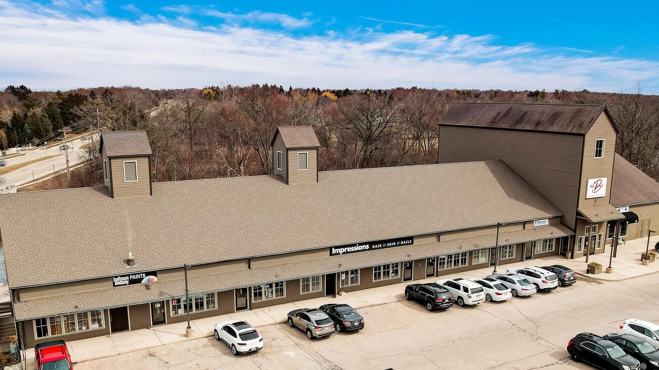 11124 N Cedarburg Road, Thiensville, WI 53092