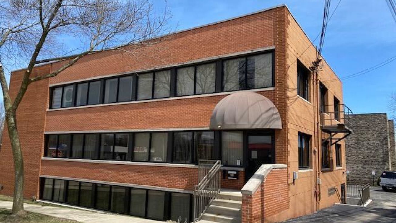 11225 W Bluemound Rd, Wauwatosa, WI 53226