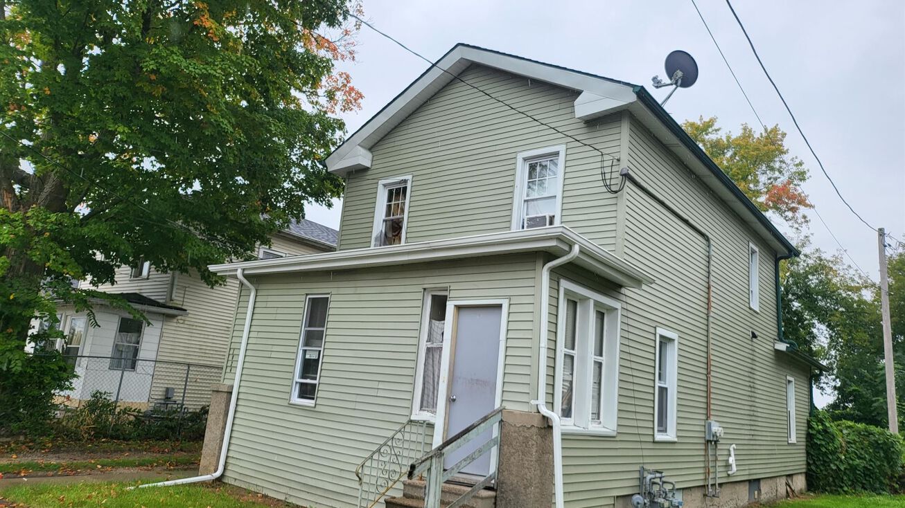 1024 Pearl St, Racine, WI 53403