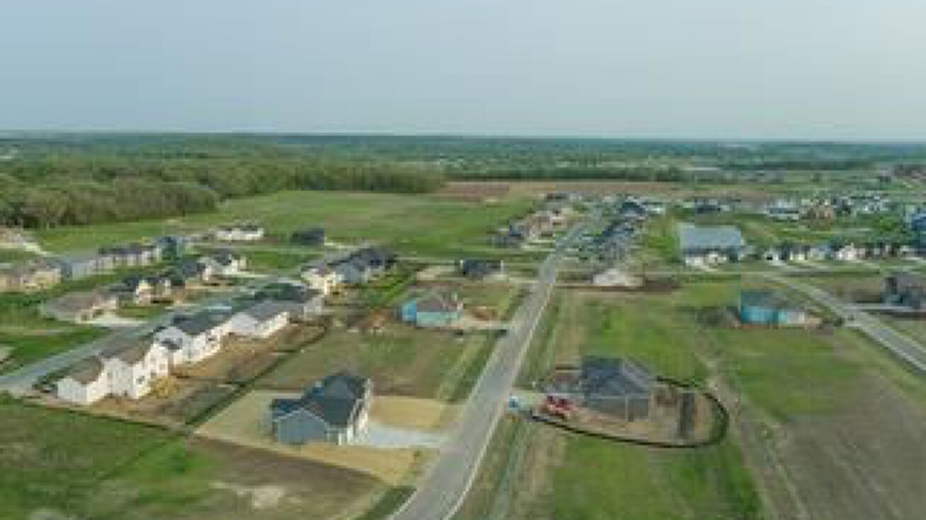 Bear Tree Pkwy, Windsor, WI 53532