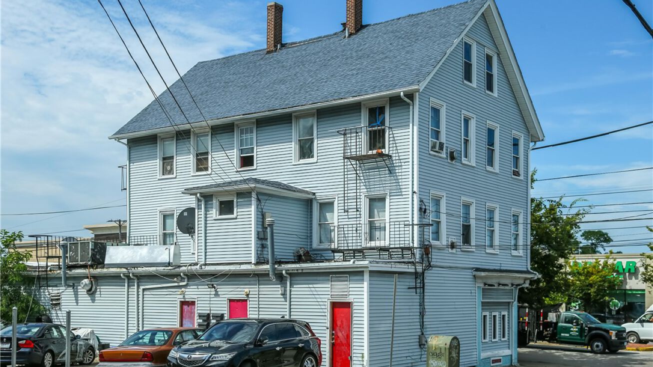 590 Pawtucket Ave, Pawtucket, RI 02860