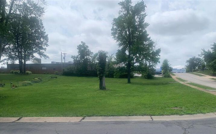 Pictures of Land property located at 106 Highview Dr, Ballwin, MO 63011 for sales - image #1