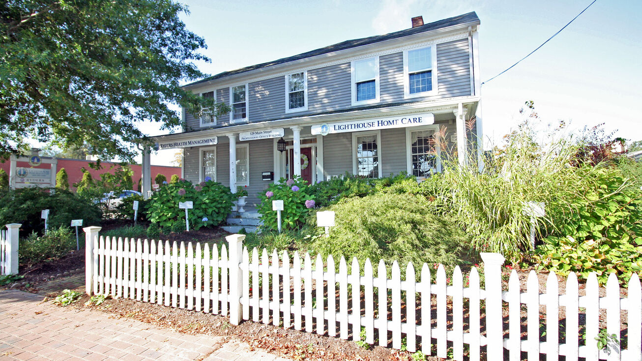 129 Main St, Old Saybrook, CT 06475