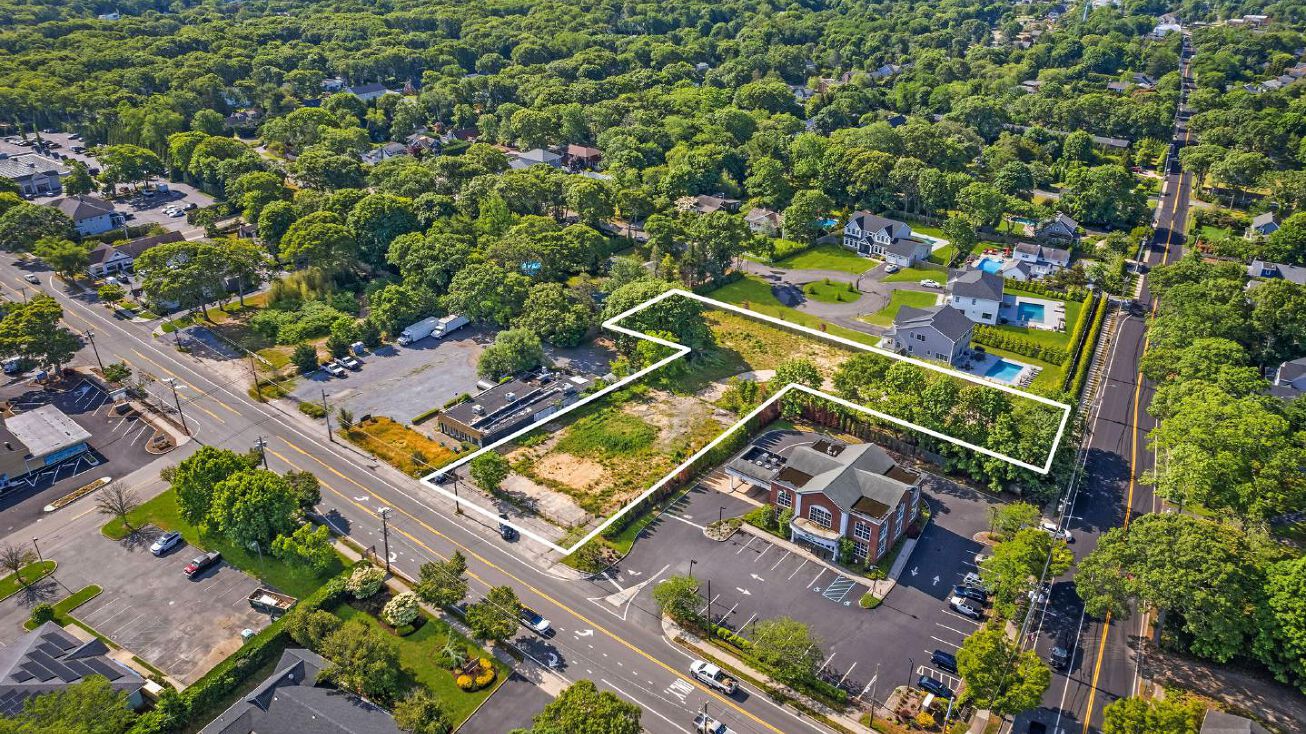 133 Montauk Hwy, Westhampton Beach, NY 11978