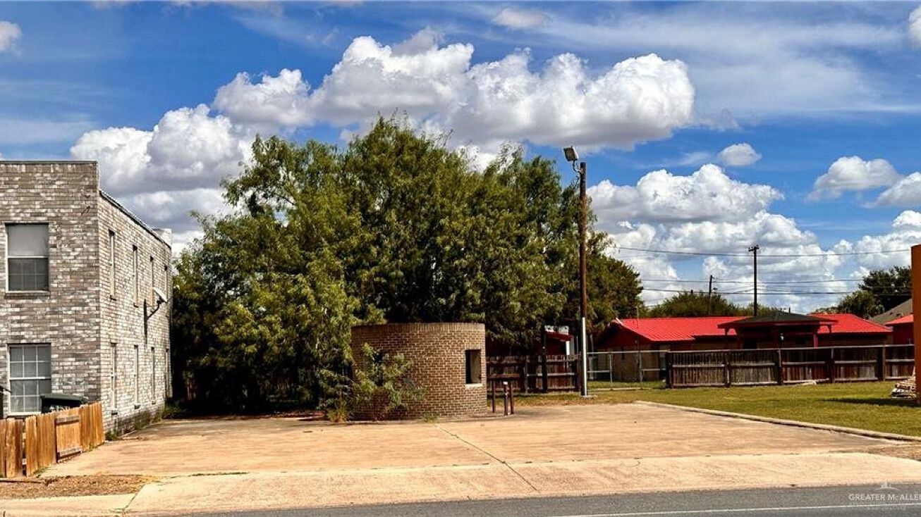 N Mike Chapa, La Villa, TX 78562