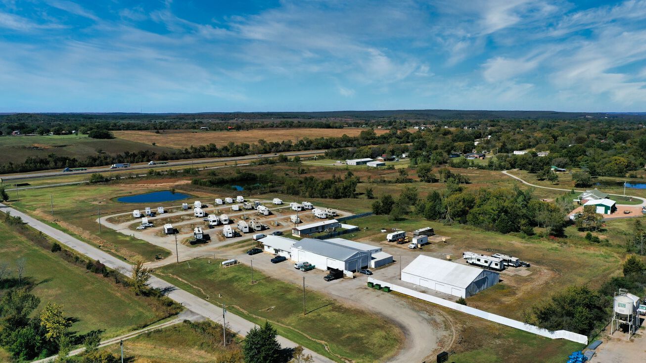 13705 Coalton Rd, Henryetta, OK 74437