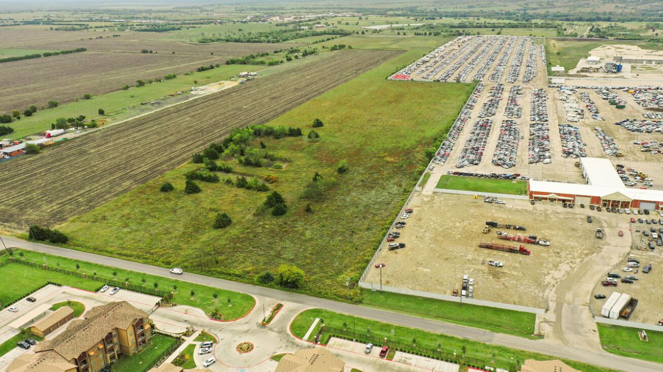 300 Mars Rd, Wilmer, TX 75172