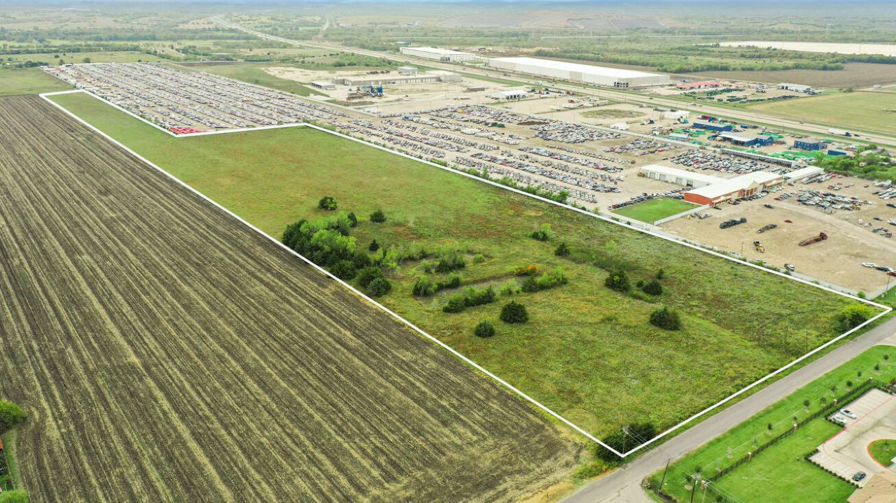 300 Mars Rd, Wilmer, TX 75172