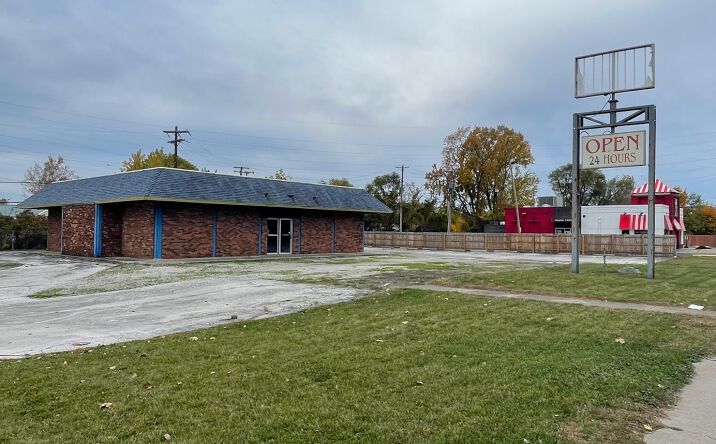 Pictures of Retail property located at 2260 Woodville Rd, Oregon, OH 43616 for sales - image #1