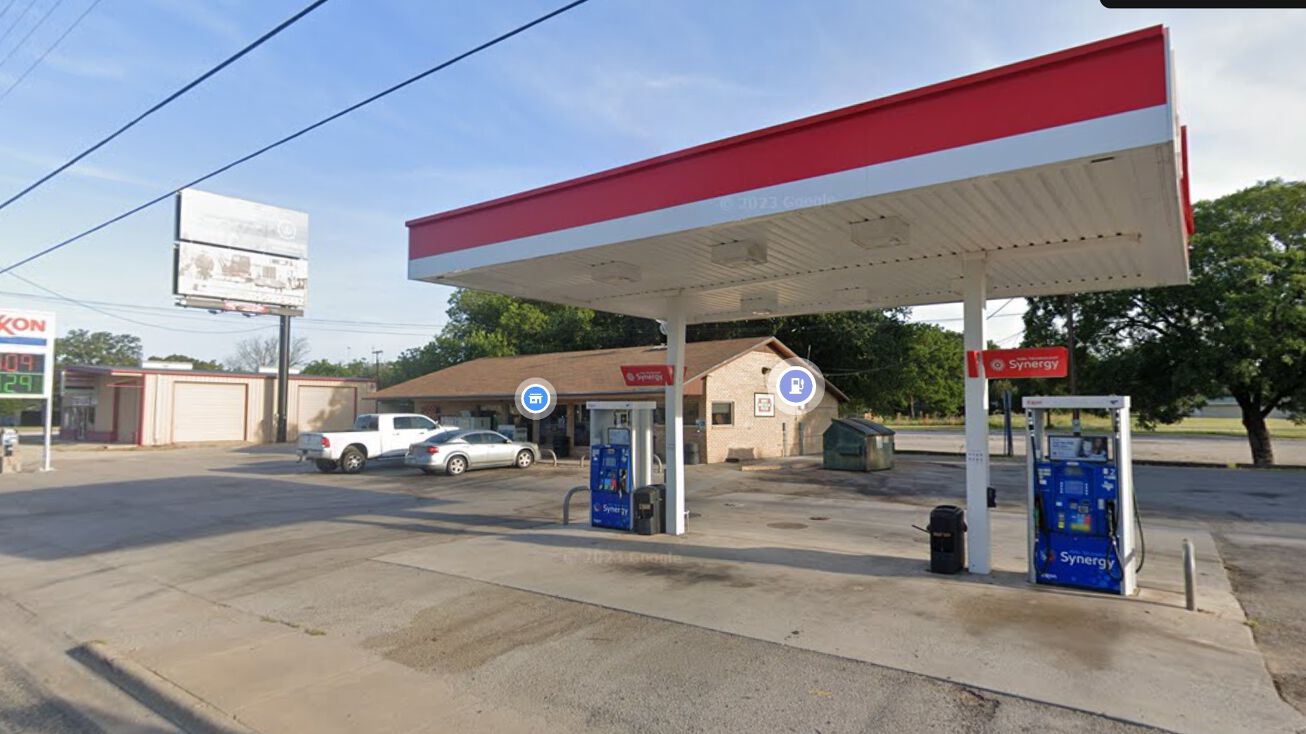 106 E Hall St, Bangs, TX 76823