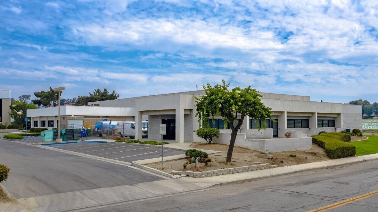 4893 McGrath St, Ventura, CA 93003