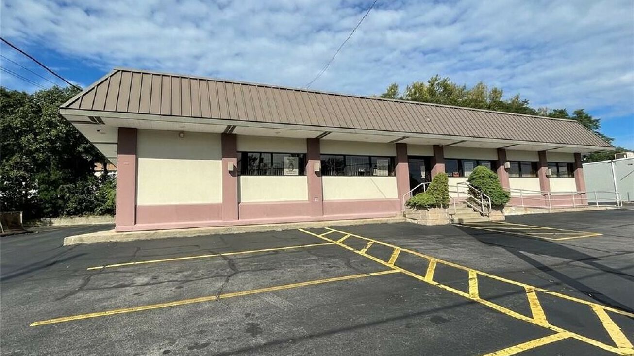 400 Atwood Ave, Cranston, RI 02920