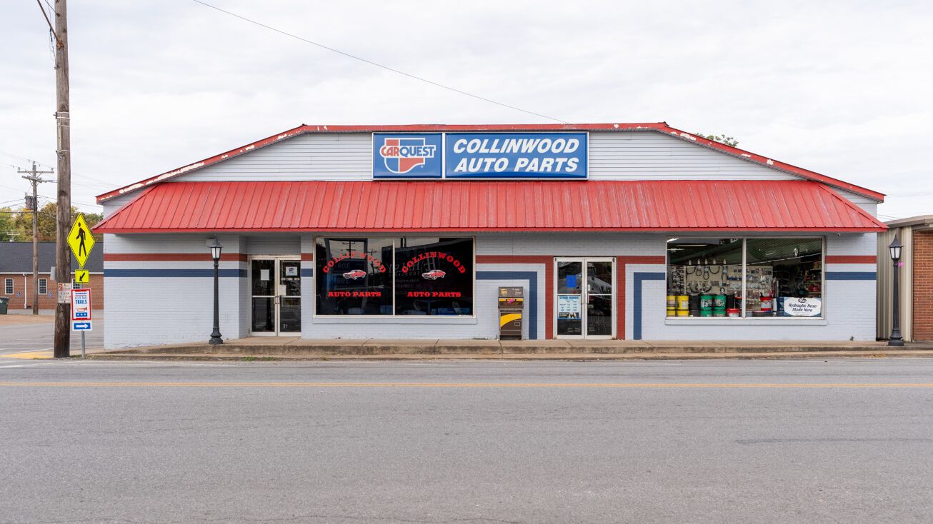 101 E Broadway St, Collinwood, TN 38450