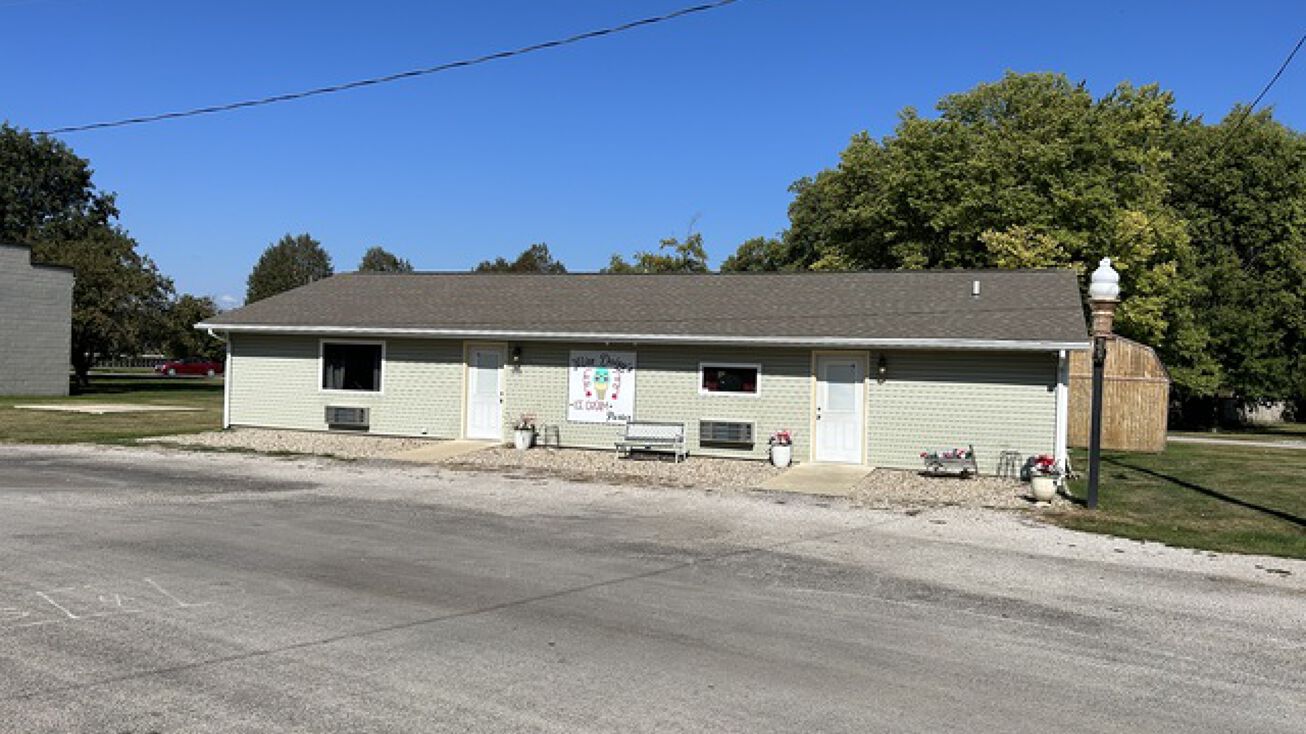 105 Market St, Sidell, IL 61876