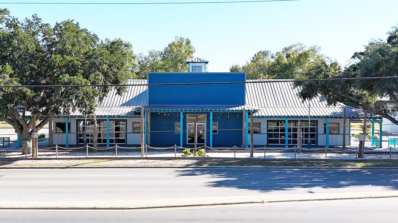 1108 Bienville Blvd, Ocean Springs, MS 39564