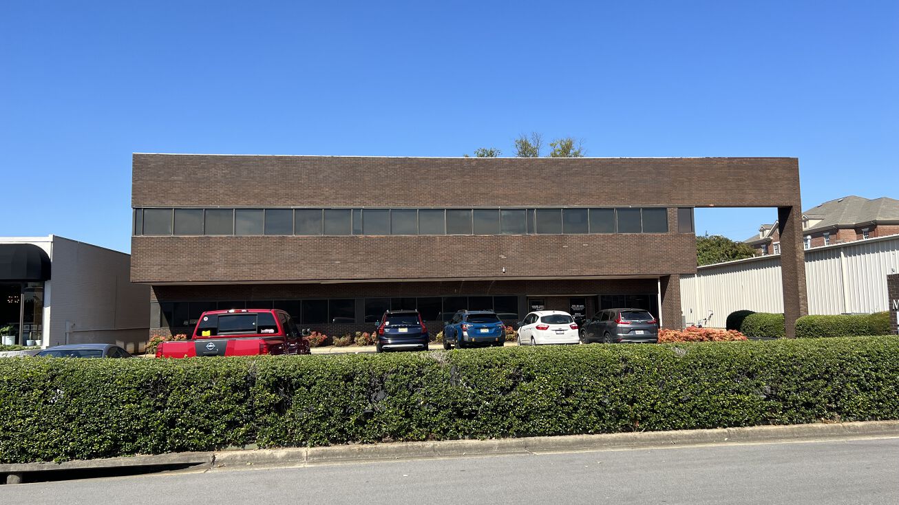 810 Regal Dr SW, Huntsville, AL 35801