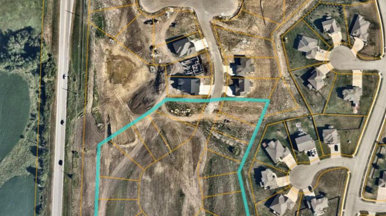 S Foxborough Court, Lee's Summit, MO 64034