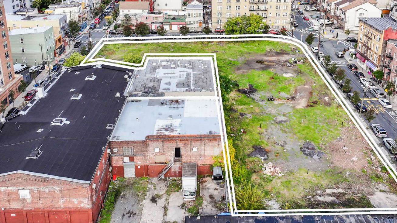 119 45th St, Union City, NJ 07087