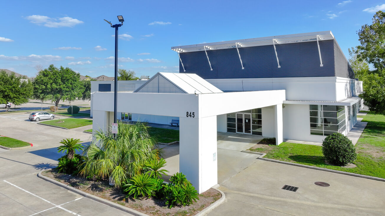 Pictures of Office property located at 845 Cypress Creek Pkwy, Houston, TX 77090 for sales - image #1