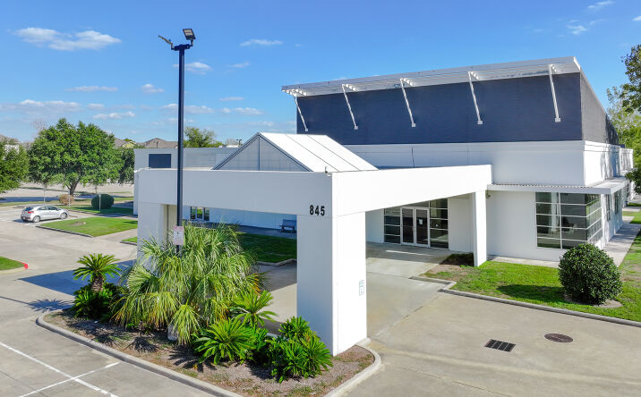 Pictures of Office property located at 845 Cypress Creek Pkwy, Houston, TX 77090 for sales - image #1