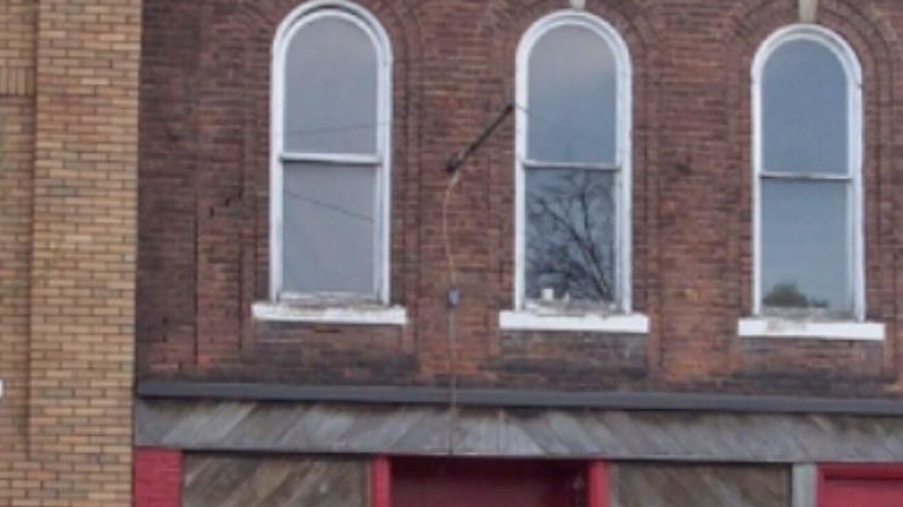 318 MAIN Street, Warsaw, IL 62379