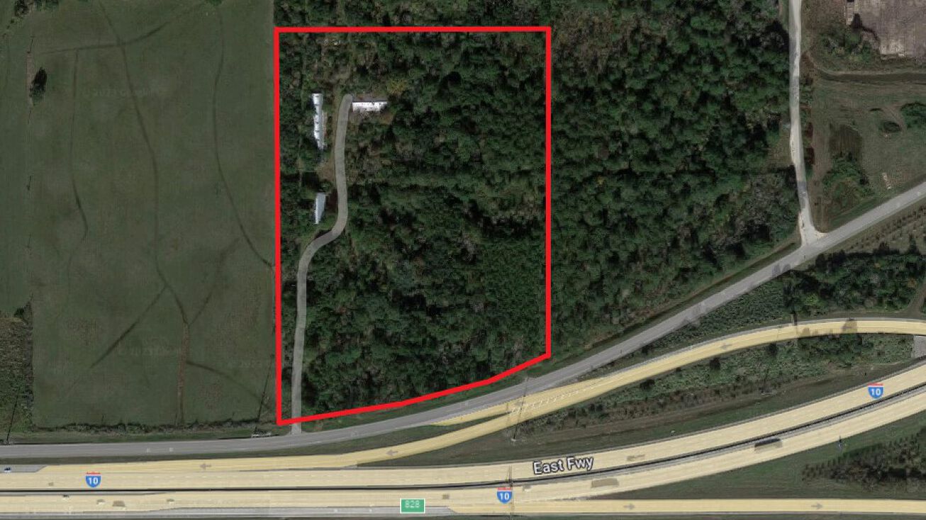 45545 I10, Winnie, TX 77665