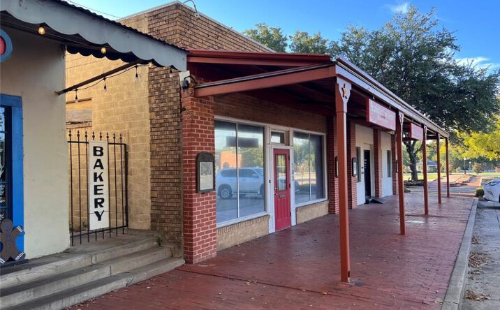 Pictures of Office property located at 189 Historic Town Square, Lancaster, TX 75146 for sales - image #1