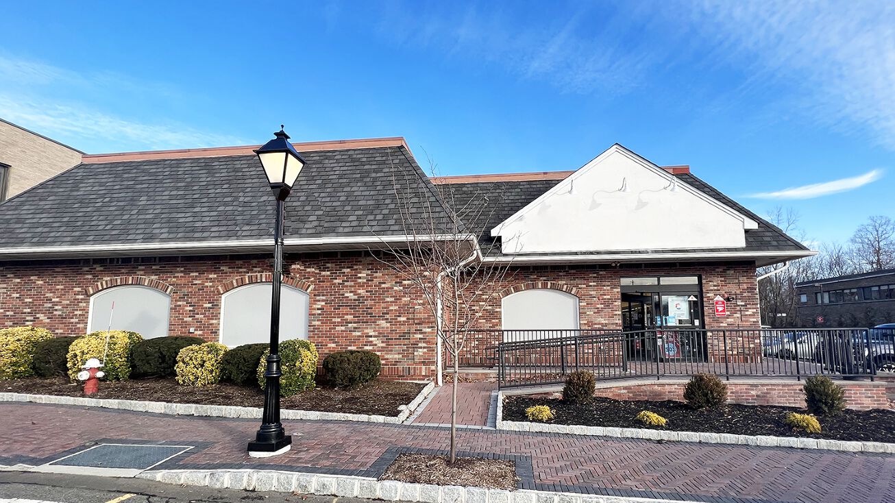 44 W Allendale Ave, Allendale, NJ 07401