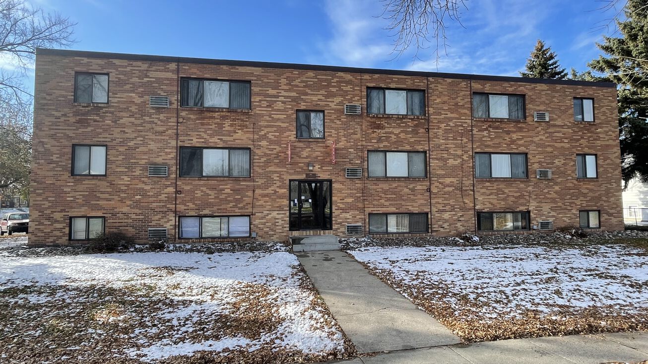 902 Oak St N, Fargo, ND 58102