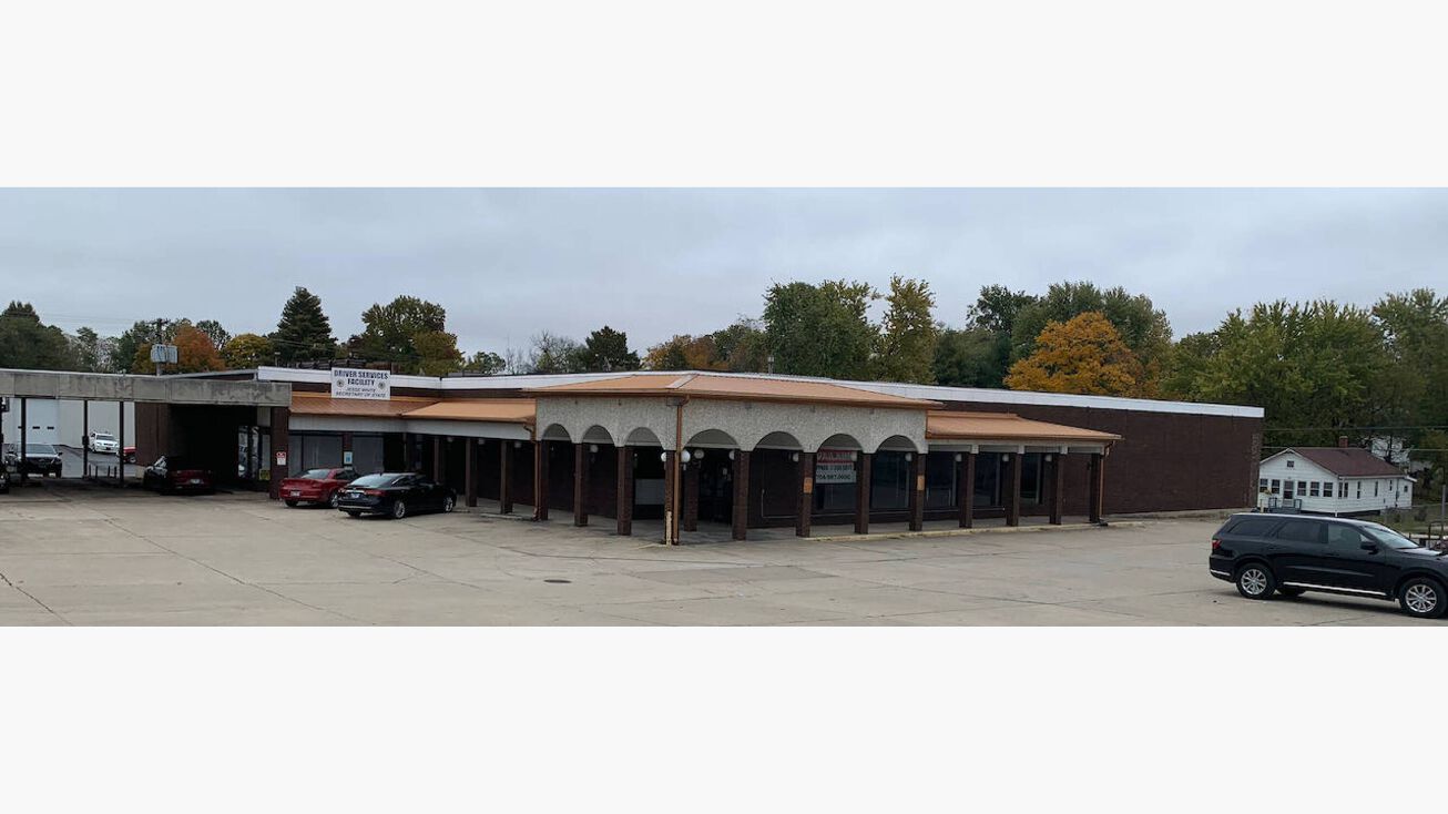 25 Old Capitol Mall, Vandalia, IL 62471