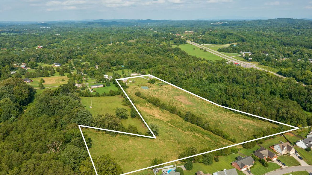 205 N Wooddale Rd, Strawberry Plains, TN 37871