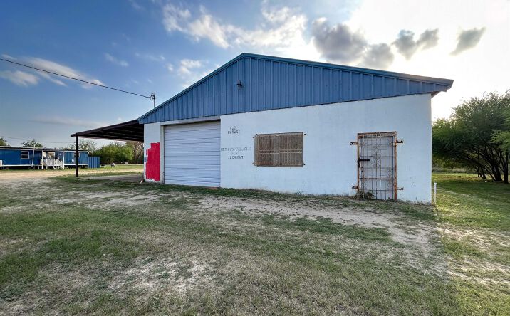 image of property at 210 6TH ST Zapata TX 78076-4178