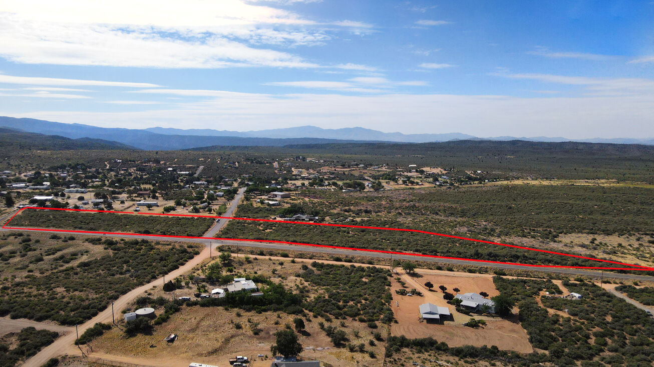 8900 Magby Ln, Wilhoit, AZ 86332