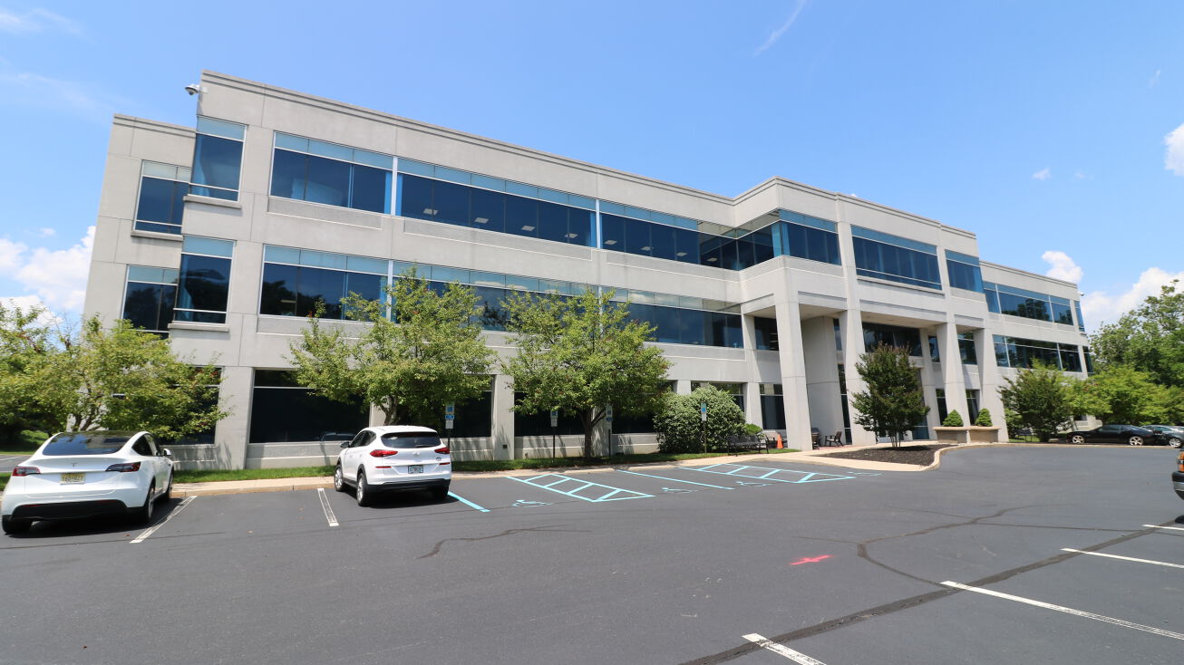 650 Centerton Rd, Moorestown, NJ 08057