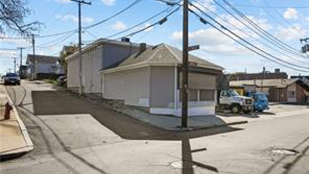 407 Arnold St, Woonsocket, RI 02895