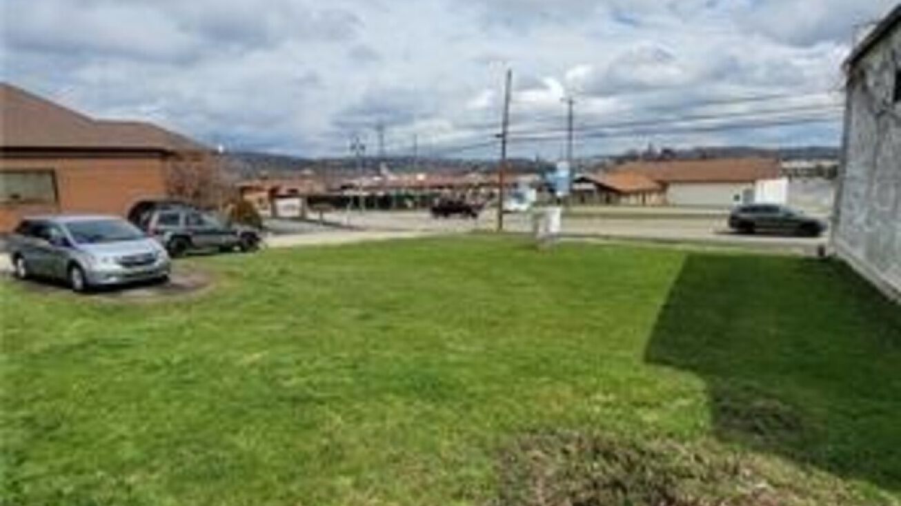 524 Hansen Ave, Lyndora, PA 16045