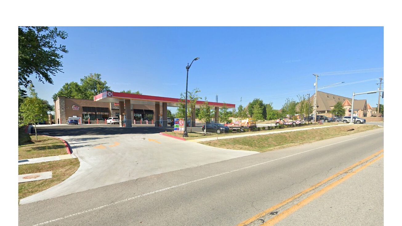 3301 SW 2nd St, Bentonville, AR 72712