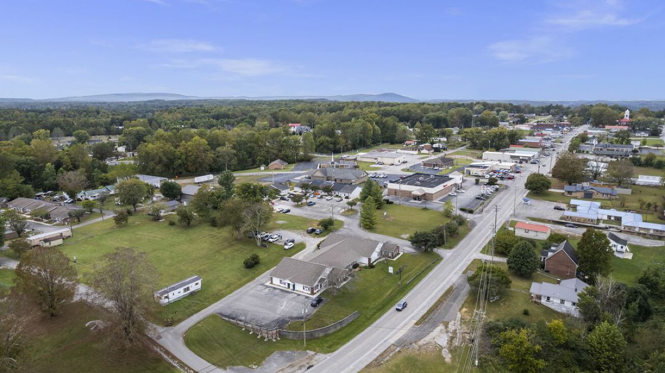 950 Main St, Wartburg, TN 37887