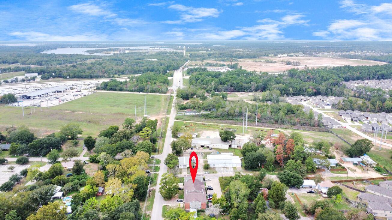 214 Longstreet Rd, Willis, TX 77378