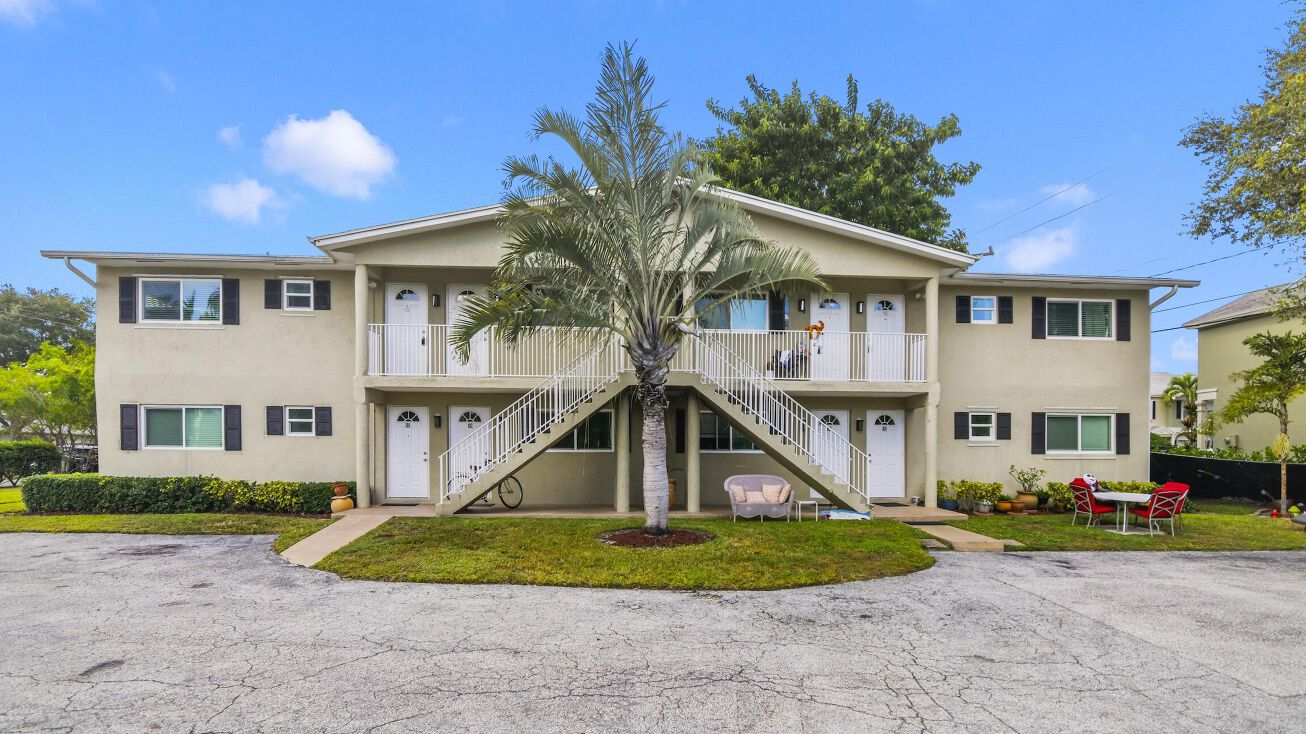 1850 Palm Trail Trail, Delray Beach, FL 33483