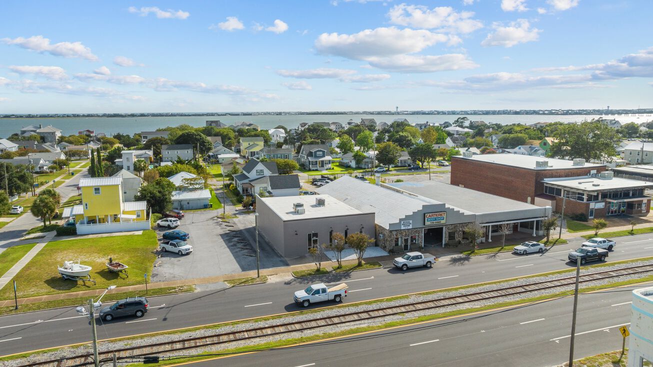 1301 Arendell St, Morehead City, NC 28557