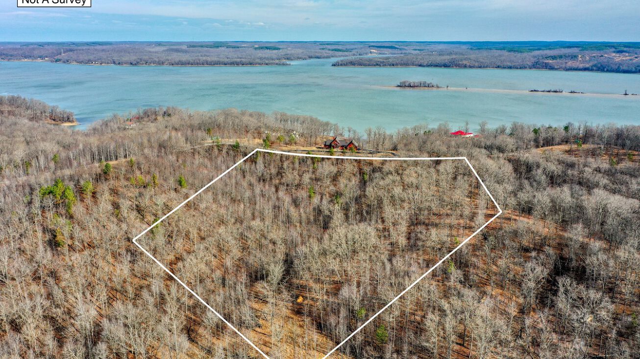 River Oaks Drive, Big Sandy, TN 38221