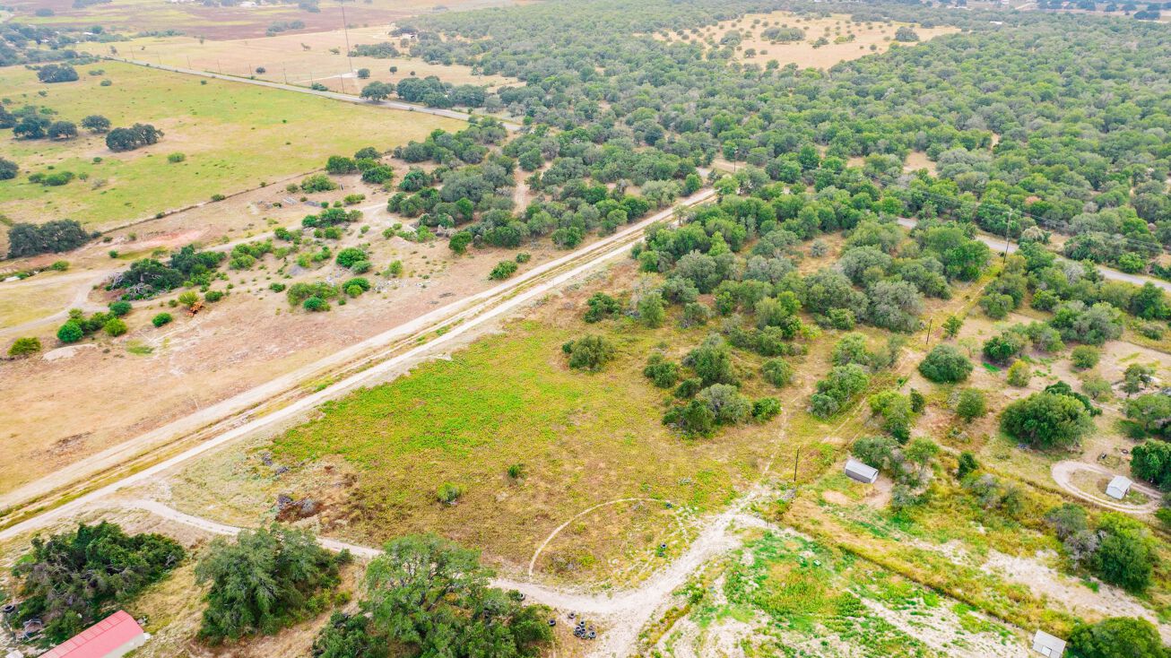 24460 Mathis Rd, Elmendorf, TX 78112