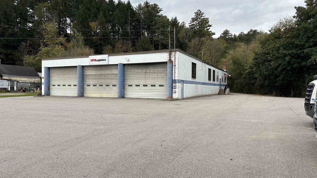 77 Main St N, Newbury, VT 05081