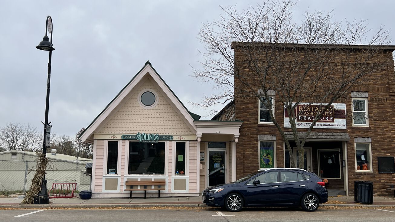 219 E Main St, Mount Horeb, WI 53572