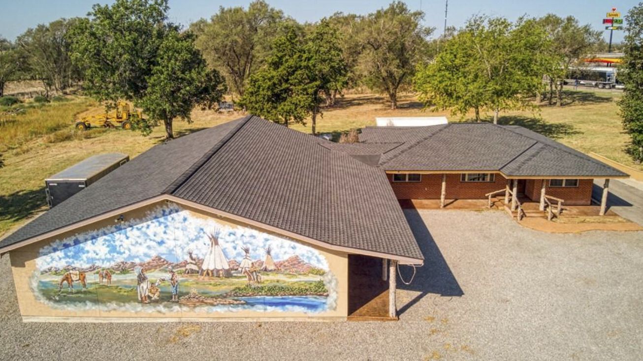 809 N Sheb Wooley Ave, Erick, OK 73645