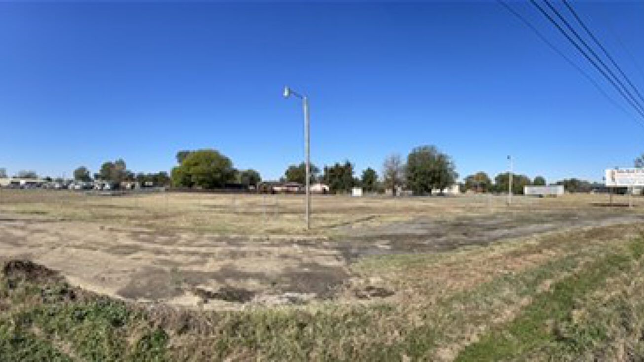 1418 HWY 61 S, Cleveland, MS 38732