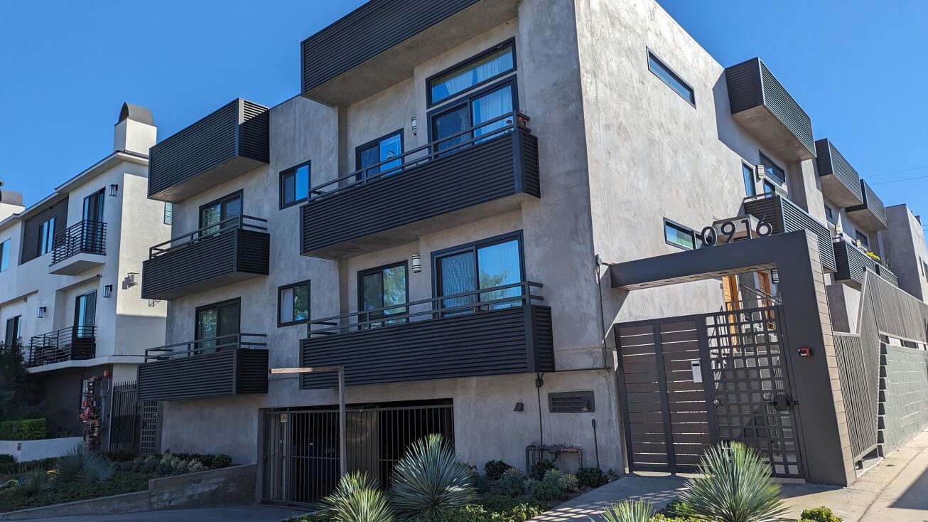 10916 Peach Grove St, Los Angeles, CA 91601