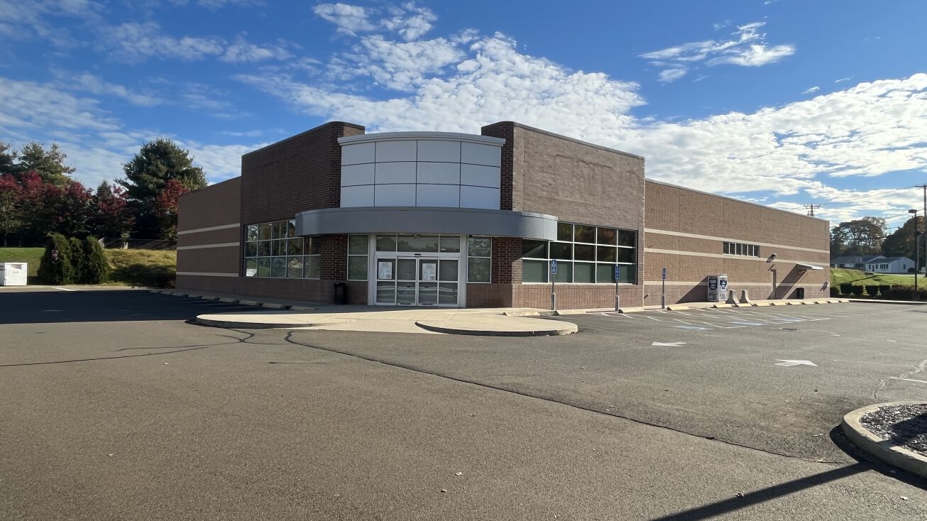 645 Foxon Rd, East Haven, CT 06513